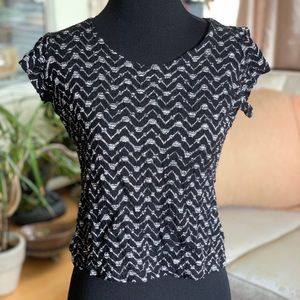Stretchy patterned 90s black vintage top